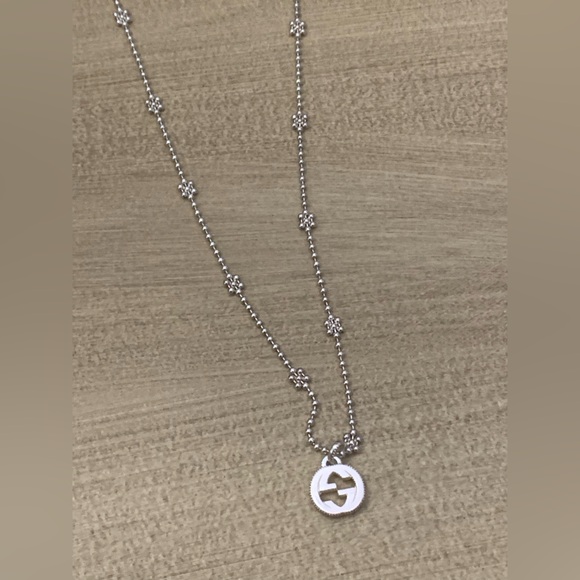 GUCCI INTERLOCKING PENDANT NECKLACE - Picture 12 of 13
